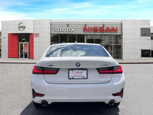 2022 BMW 330 i xDrive