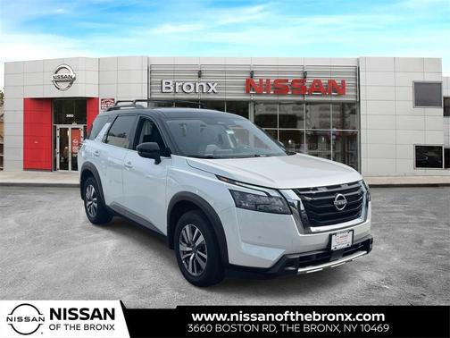 2025 Nissan Pathfinder SL