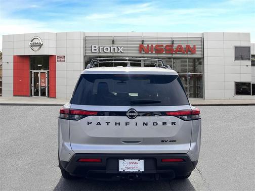 2022 Nissan Pathfinder SV