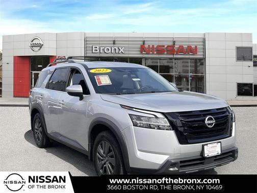 2022 Nissan Pathfinder SV