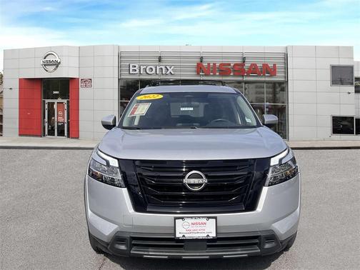 2022 Nissan Pathfinder SV