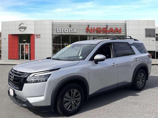 2022 Nissan Pathfinder SV