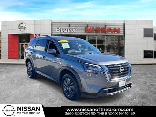 2024 Nissan Pathfinder SV
