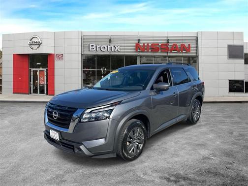 2024 Nissan Pathfinder SV