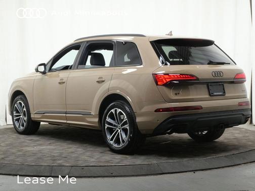 Sakhir Gold Metallic 2025 Audi Q7 45 Premium Plus