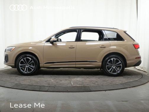 Sakhir Gold Metallic 2025 Audi Q7 45 Premium Plus