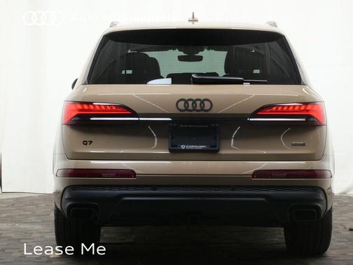 Sakhir Gold Metallic 2025 Audi Q7 45 Premium Plus