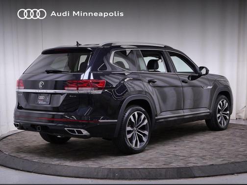 Deep Black Pearl 2023 Volkswagen Atlas 3.6L SEL Premium