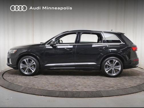 Mythos Black Metallic 2023 Audi Q7 55 Prestige