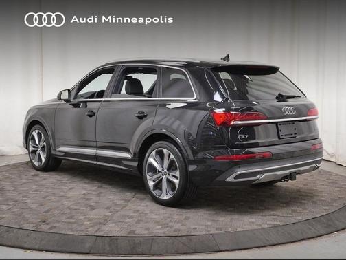 Mythos Black Metallic 2023 Audi Q7 55 Prestige