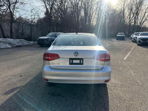 Reflex Silver Metallic 2015 Volkswagen Jetta Auto SE w/Connectivity