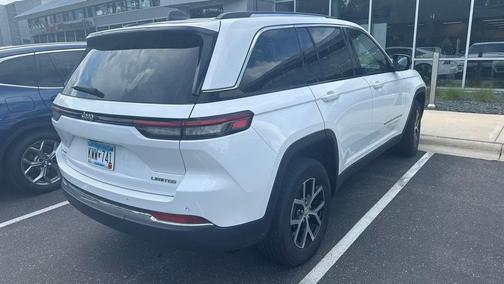 Bright White Clearcoat 2023 Jeep Grand Cherokee Limited