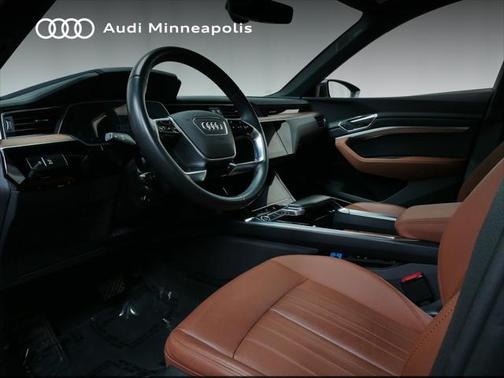 2022 Audi e-tron Premium Plus
