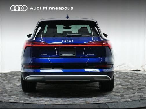 2022 Audi e-tron Premium Plus