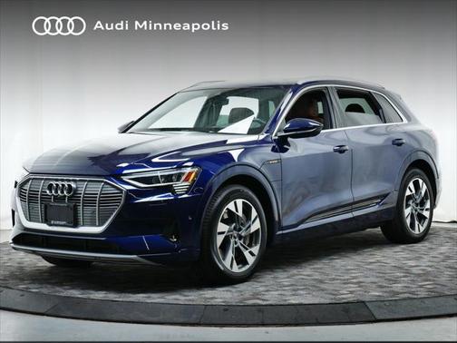 2022 Audi e-tron Premium Plus