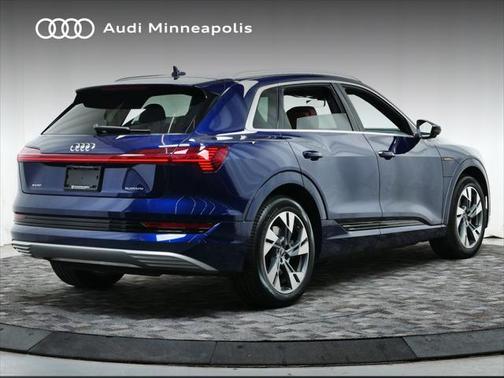2022 Audi e-tron Premium Plus
