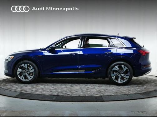 2022 Audi e-tron Premium Plus
