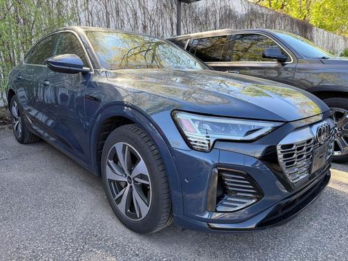 Plasma Blue Metallic 2024 Audi Q8 e-tron Prestige
