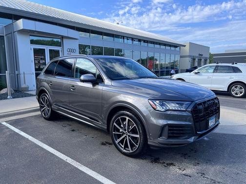 Samurai Gray Metallic 2024 Audi Q7 55 Premium Plus