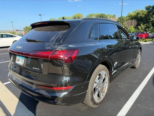 2022 Audi e-tron Premium