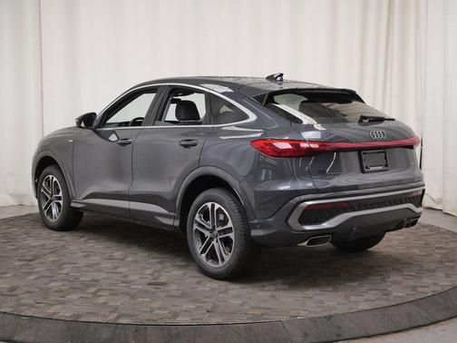 Tambora Gray Metallic 2026 Audi Q5 Sportback Premium Plus TFSI quattro S tronic