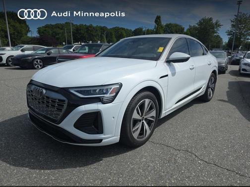 Glacier White Metallic 2024 Audi Q8 e-tron Premium Plus