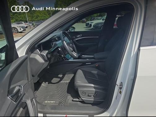 Glacier White Metallic 2024 Audi Q8 e-tron Premium Plus
