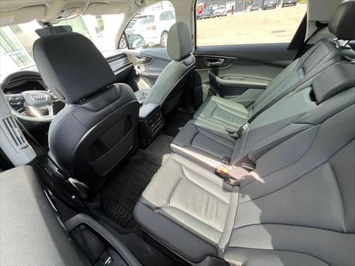 2022 Audi Q7 55 Premium
