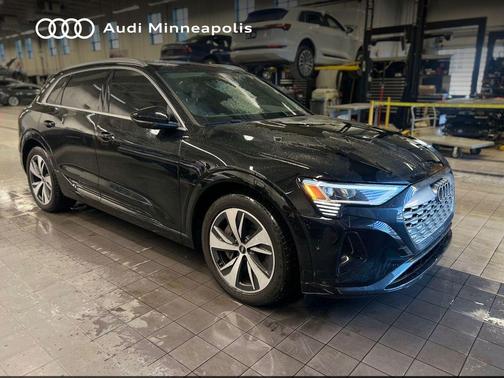 2024 Audi Q8 e-tron Premium Plus