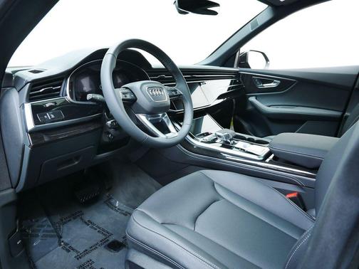 2025 Audi Q8 55 Premium Plus