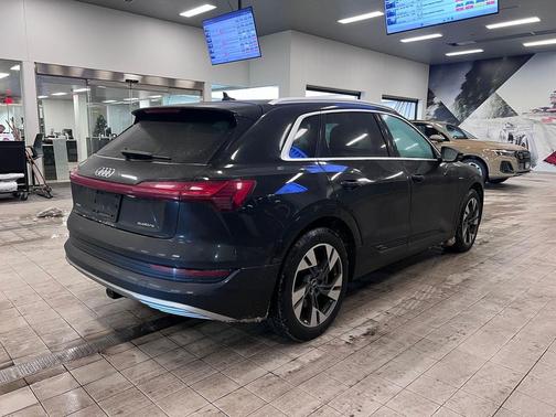2021 Audi e-tron Premium Plus
