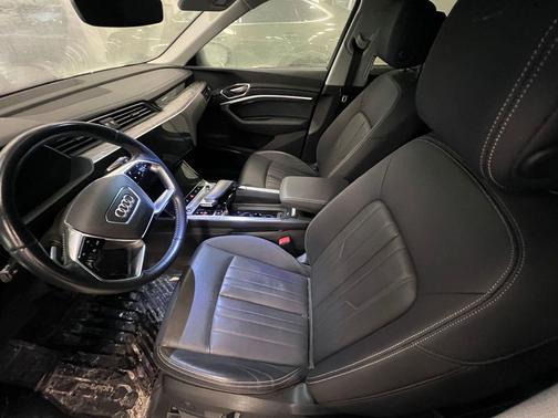 2021 Audi e-tron Premium Plus