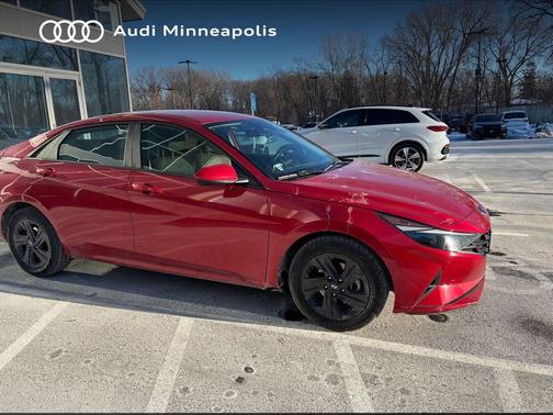 2022 Hyundai ELANTRA SEL