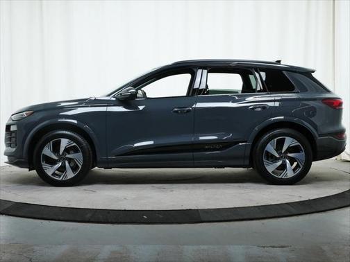 2025 Audi Q6 e-tron Premium Plus quattro