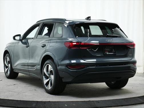 2025 Audi Q6 e-tron Premium Plus quattro