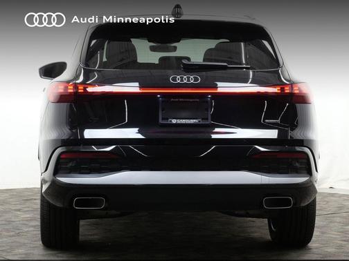 Mythos Black Metallic 2025 Audi Q5 Premium TFSI quattro S tronic