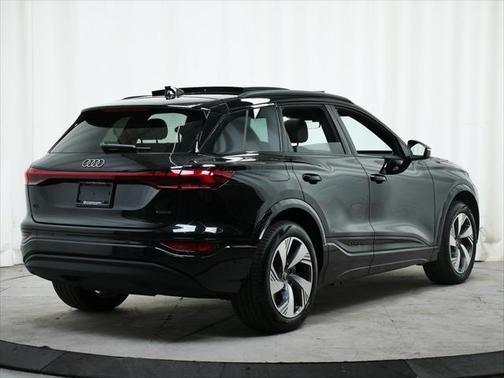 2025 Audi Q6 e-tron Premium Plus quattro