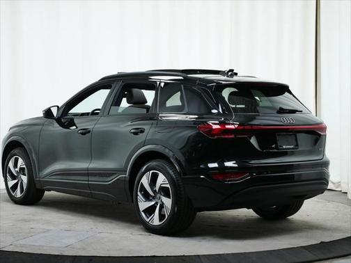 2025 Audi Q6 e-tron Premium Plus quattro