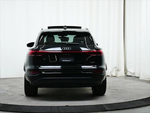 2025 Audi Q6 e-tron Premium Plus quattro