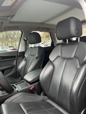 Daytona Gray Pearl Effect 2020 Audi Q5 Premium Plus 55 TFSI e quattro S tronic