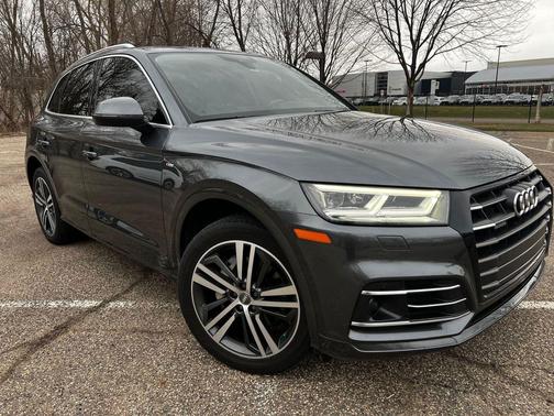 Daytona Gray Pearl Effect 2020 Audi Q5 Premium Plus 55 TFSI e quattro S tronic