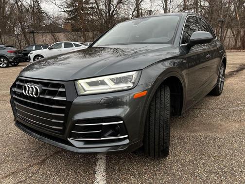 Daytona Gray Pearl Effect 2020 Audi Q5 Premium Plus 55 TFSI e quattro S tronic