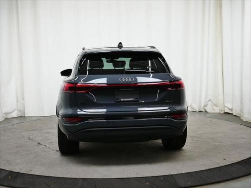 2025 Audi Q6 e-tron Premium quattro