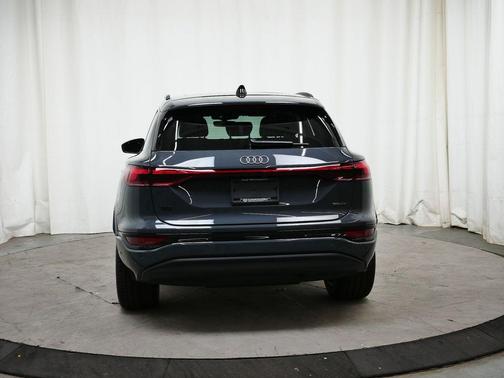 2025 Audi Q6 e-tron Premium quattro