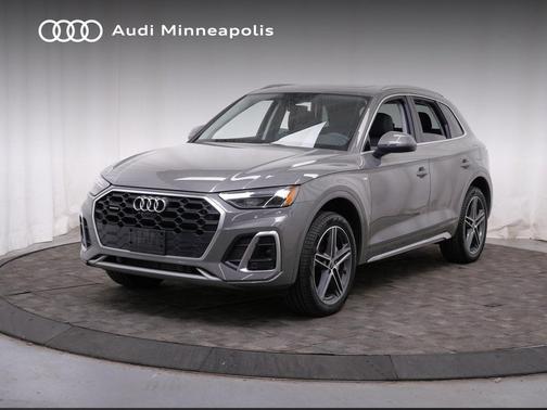 Chronos Gray Metallic 2023 Audi Q5 e 55 S line Premium Plus
