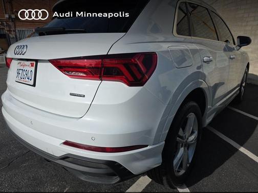 Glacier White Metallic 2023 Audi Q3 Premium 45 TFSI S line quattro Tiptronic