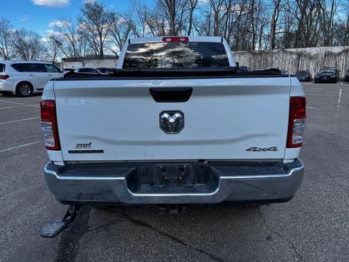 Bright White Clearcoat 2024 RAM 2500 Big Horn Crew Cab 4x4 6'4' Box