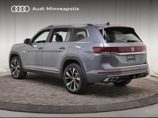 Platinum Gray Metallic 2024 Volkswagen Atlas 2.0T SEL Premium R-Line 4MOTION