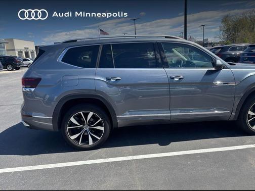 Platinum Gray Metallic 2024 Volkswagen Atlas 2.0T SEL Premium R-Line 4MOTION