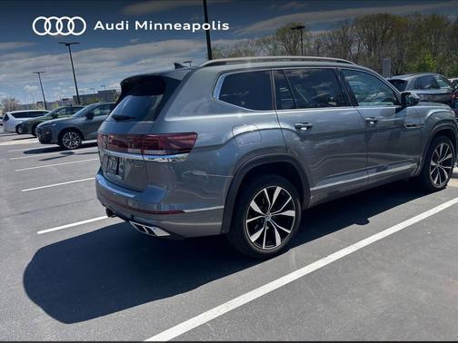 Platinum Gray Metallic 2024 Volkswagen Atlas 2.0T SEL Premium R-Line 4MOTION